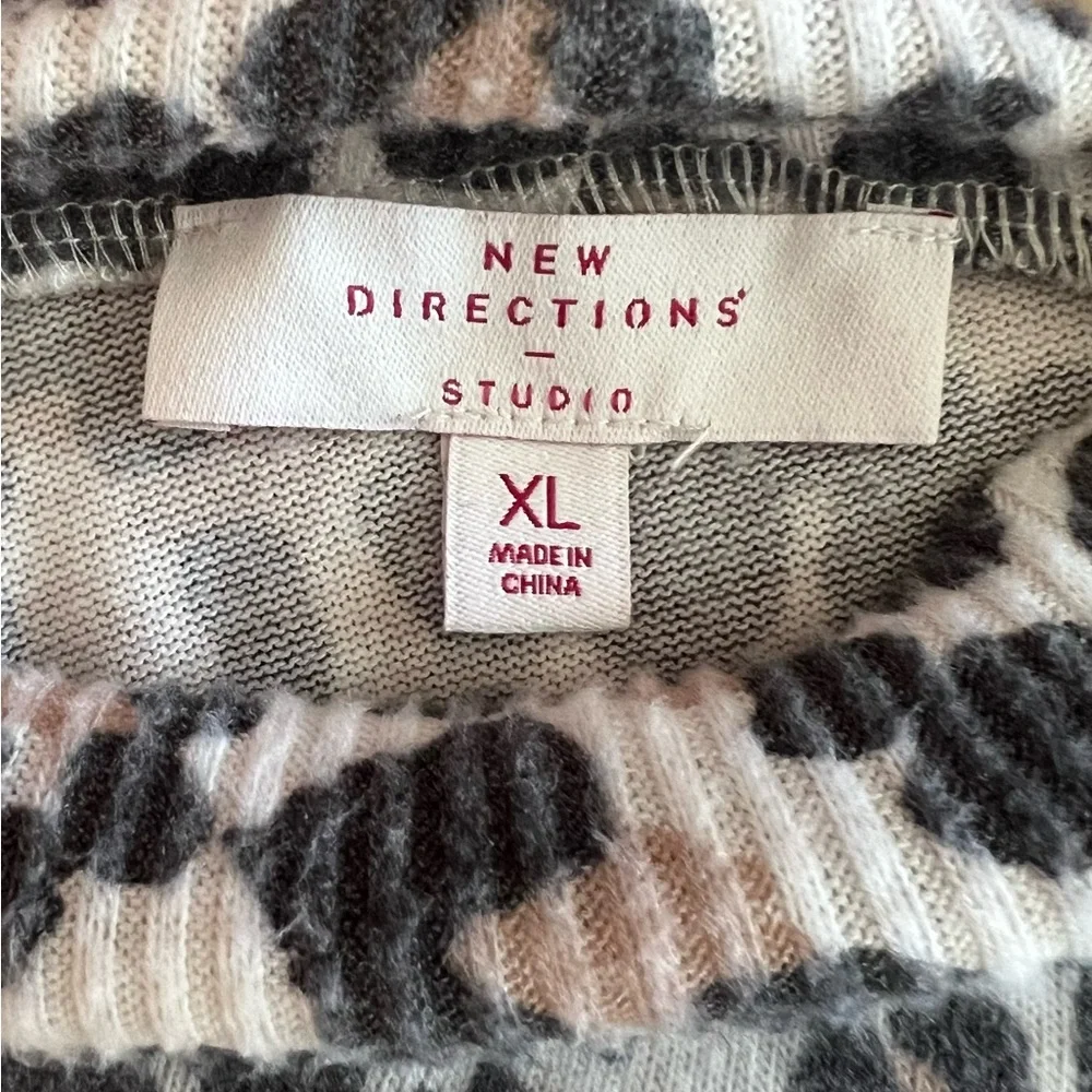 New Directions women’s leopard/cheetah print sweater - Picture 3 of 4